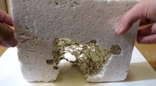 Снимка на разтопен стиропор