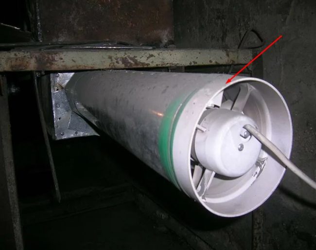 Снимка на вентилатор за канал, монтиран в кръгъл канал