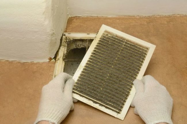 Снимка на мръсна решетка на изпускателната система