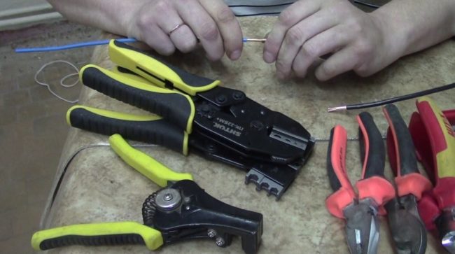 Снимка: Инструмент за окабеляване