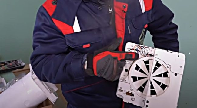 Снимка на клемите за кабелна връзка