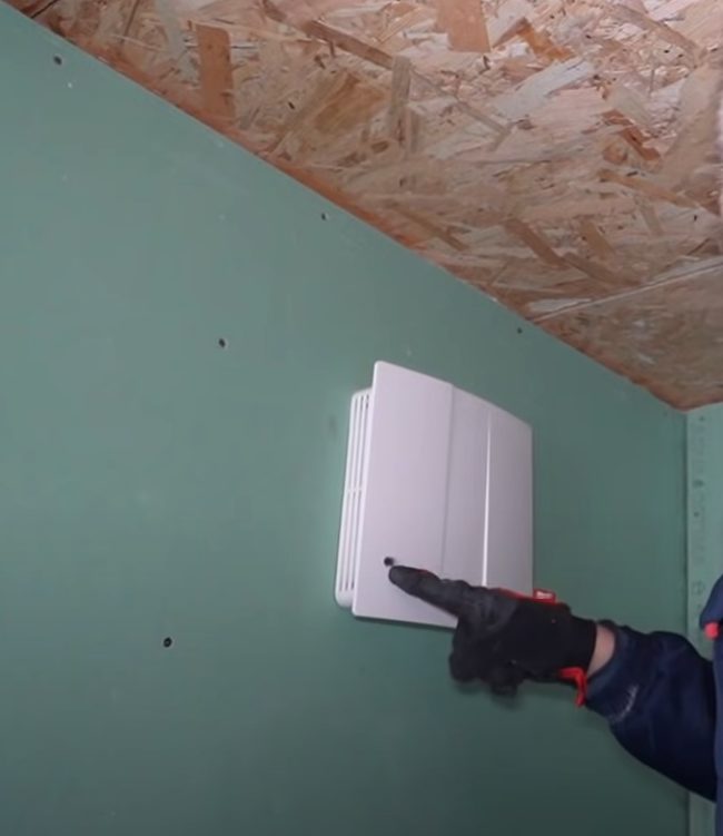 Снимка на капачката на рекуператора от страната на стаята