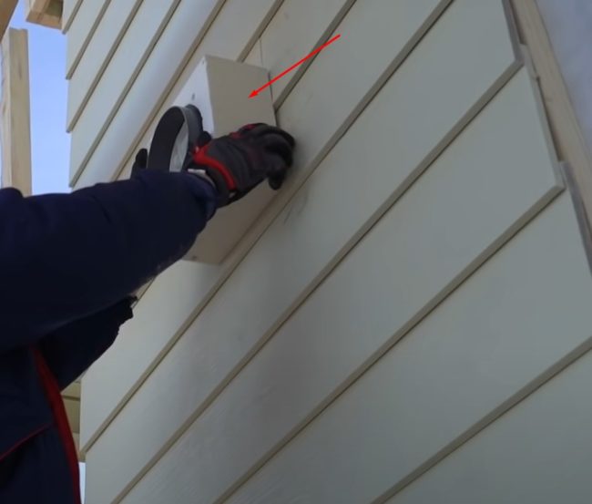 Снимка - Монтаж на качулка от пяна