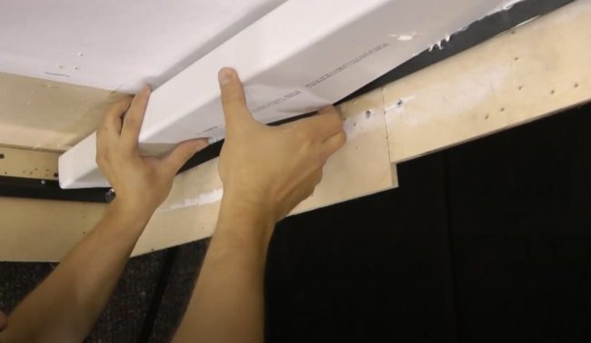 Снимка: Монтаж на кутия около периметъра на сянка