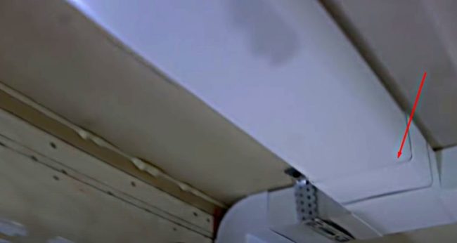 Снимка: Разклонение от кутията през тройник за естествена вентилация