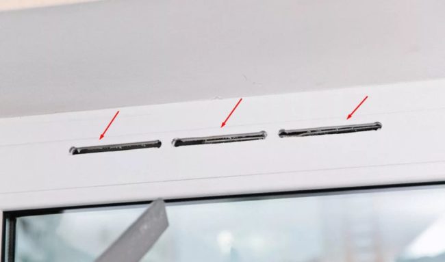 Снимка на перфорация на фиксирана рамка на прозорец