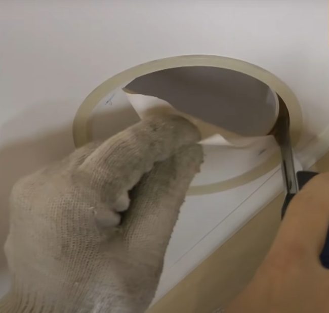 Снимка: Подготовка на отвори за дифузни решетки с възвратен клапан