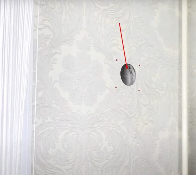 Снимка: През отвор през стената се стига до балкона