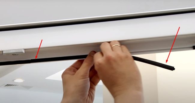 Поставяне на нов шнур в жлеба на рамката на прозореца