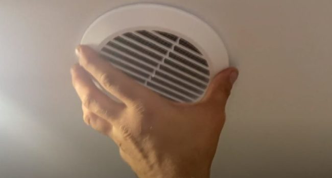 Снимка на дифузьорната решетка, поставена във фланеца