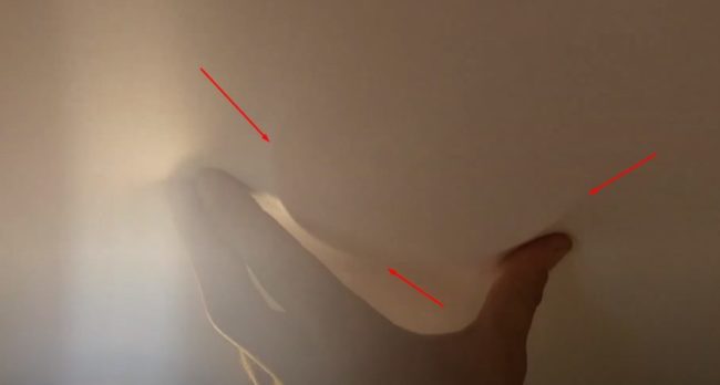 Снимка: Изпъкнал контур на вграден елемент върху опъната мрежа