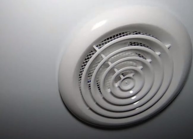 Снимка на вентилатор за канали със затворен дифузьор