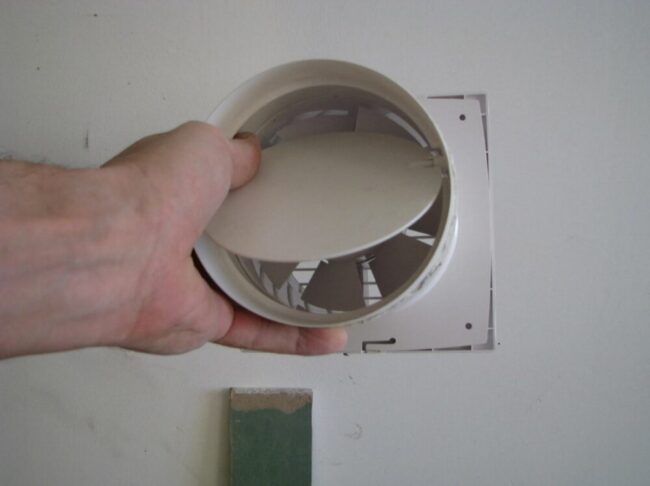 Снимка на вентилатор с възвратен клапан