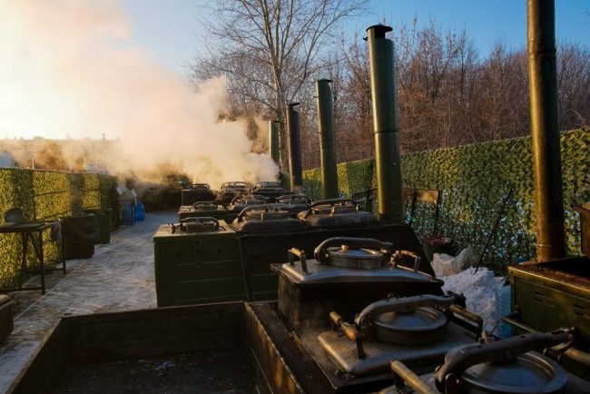 Как да организираме кетъринг на фестивал за възстановки: Практическо ръководство за организаторите