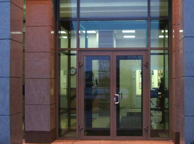 Алуминиеви врати от фирмата за прозорци „Народные окна“