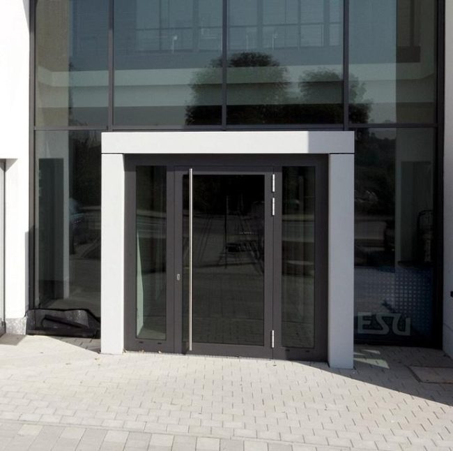 Алуминиеви врати от фирмата за прозорци „Народные окна“