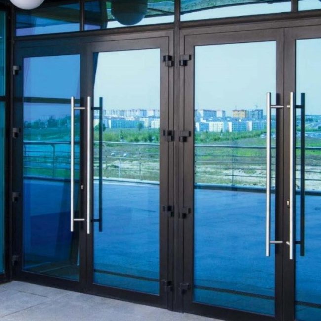 Алуминиеви врати от фирмата за прозорци „Народные окна“