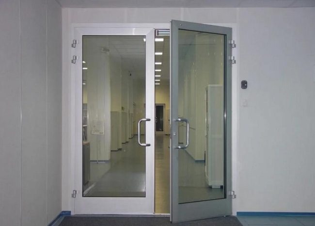 Алуминиеви врати от фирмата за прозорци „Народные окна“