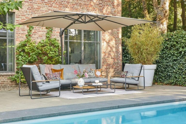 Трансформиране на вашето пространство: Избор на правилните градински мебели