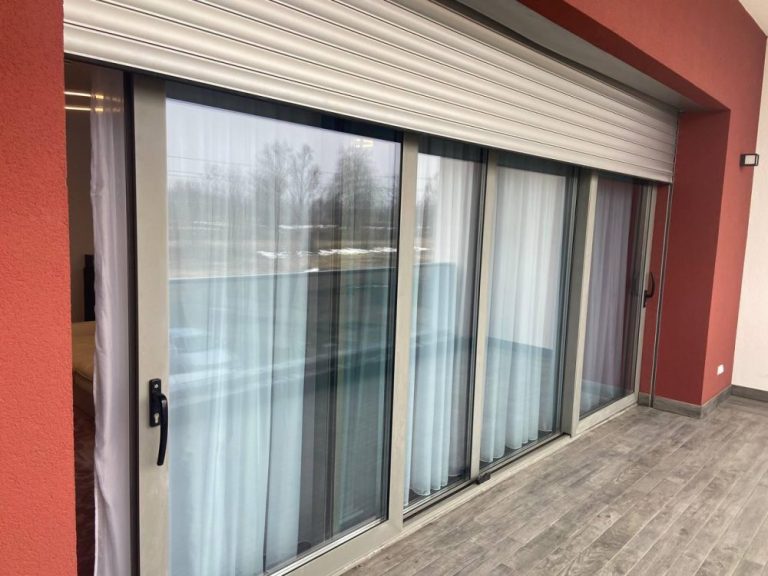 Панорамно остъкляване или обикновени прозорци: сравнение и избор за вашия дом