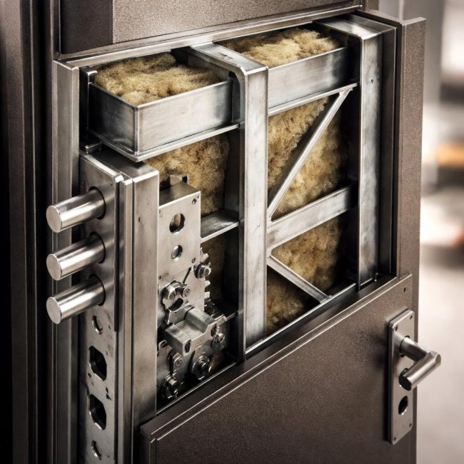 Дебелина на метала на входната врата: кои параметри наистина имат значение?